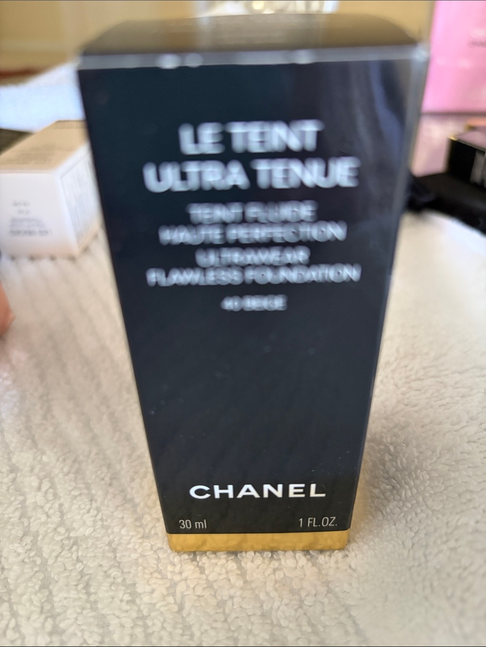 CHANEL Le Teint Ultra Tenue Foundation - Black & Gold Packaging, Shade 40 Beige